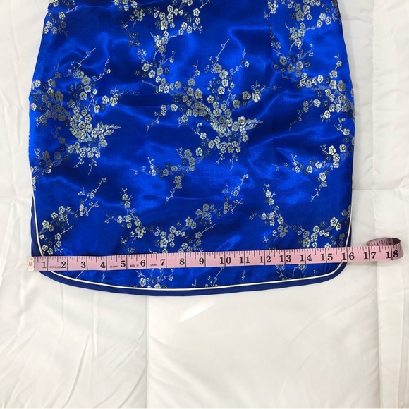 Traditional Chinese Dress - Picture 7 of 8